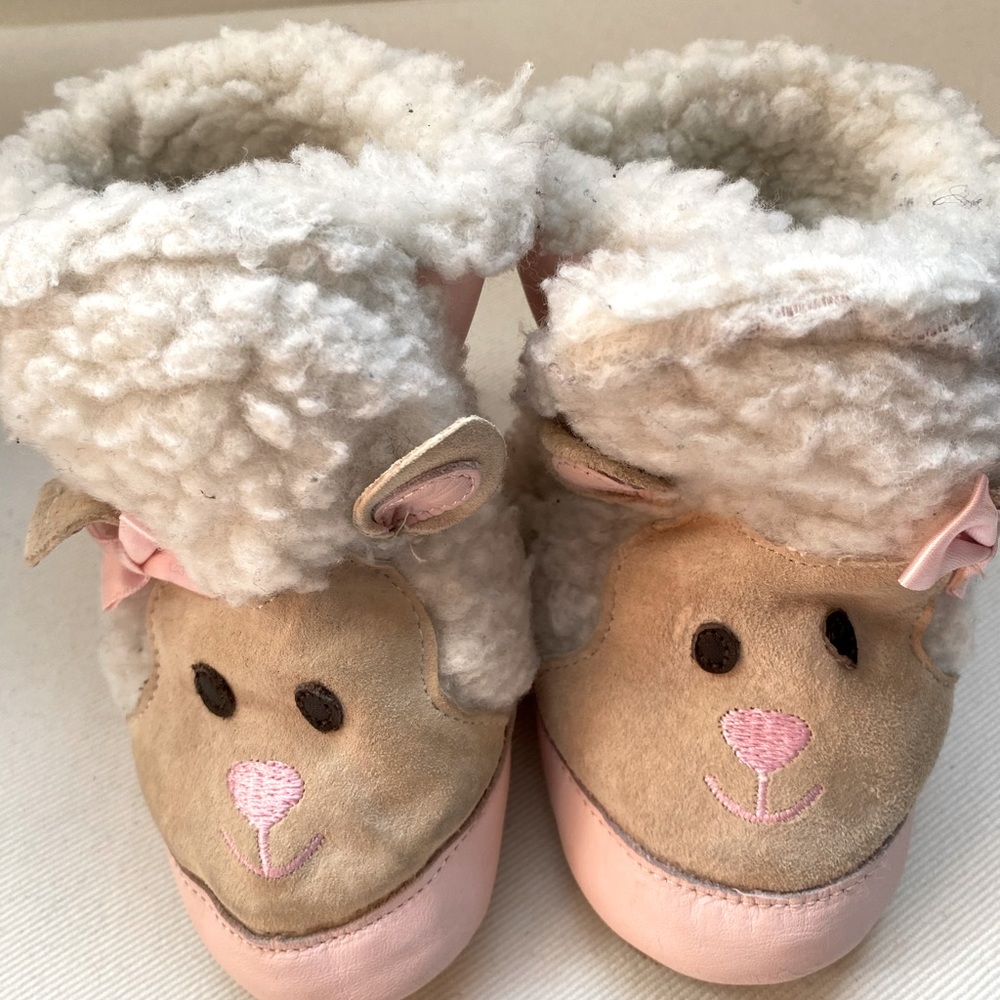 Robeez little lamb 3D booties